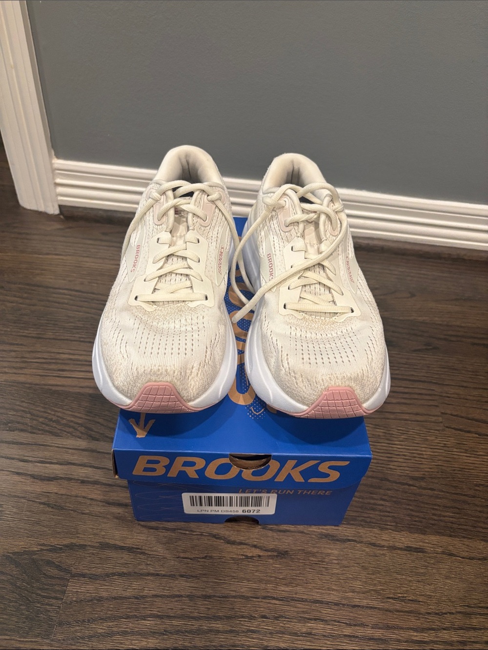 BROOKS GHOST MAX2 in coconut milk/gray/zephyr